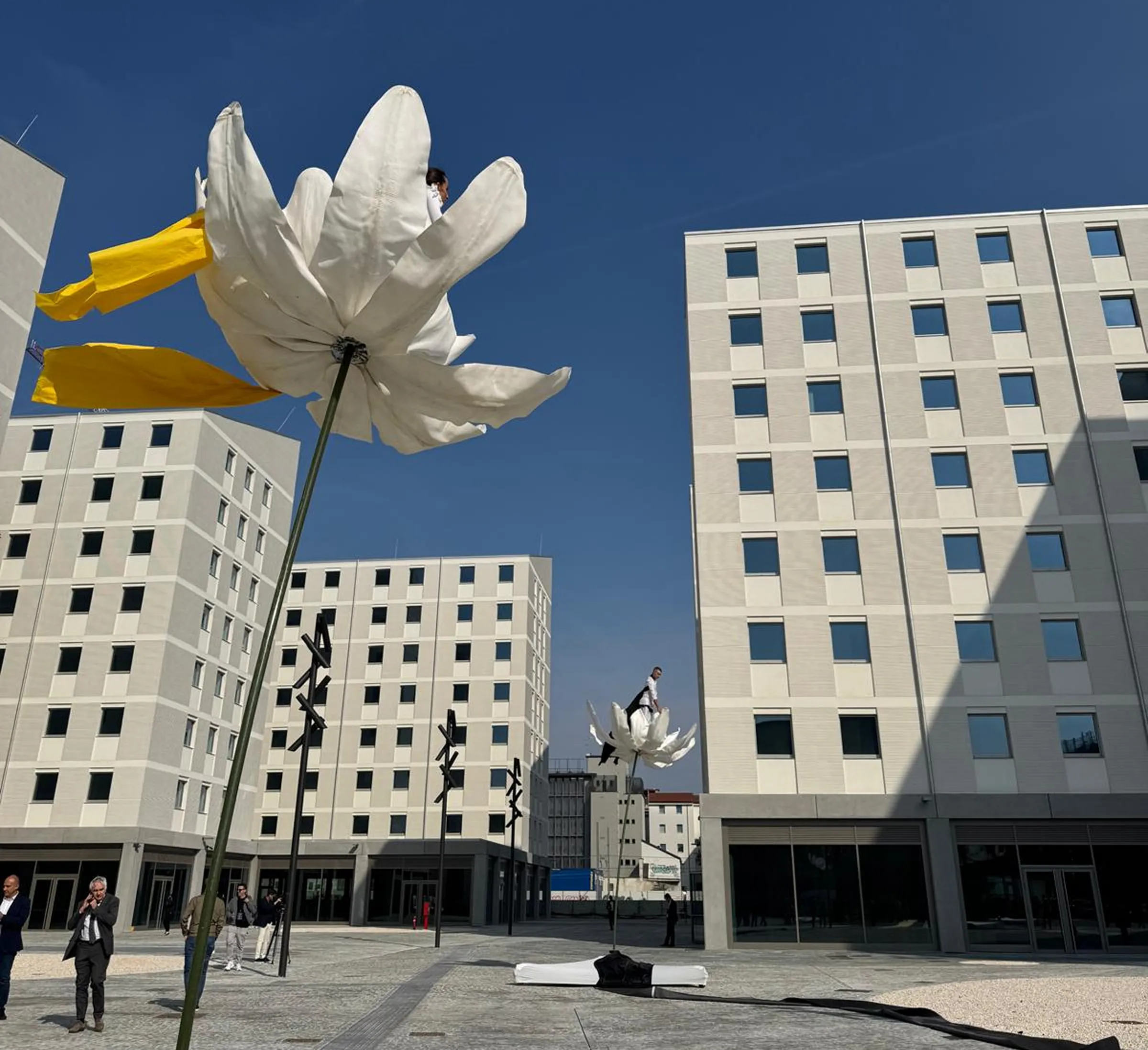 Pavimentazione in Pietra di Luserna a spacco naturale e cubetti di Marmo Bianco di Carrara per il Villaggio Olimpico Milano-Cortina 2026, Scalo Porta Romana - Trapattoni Marmi
