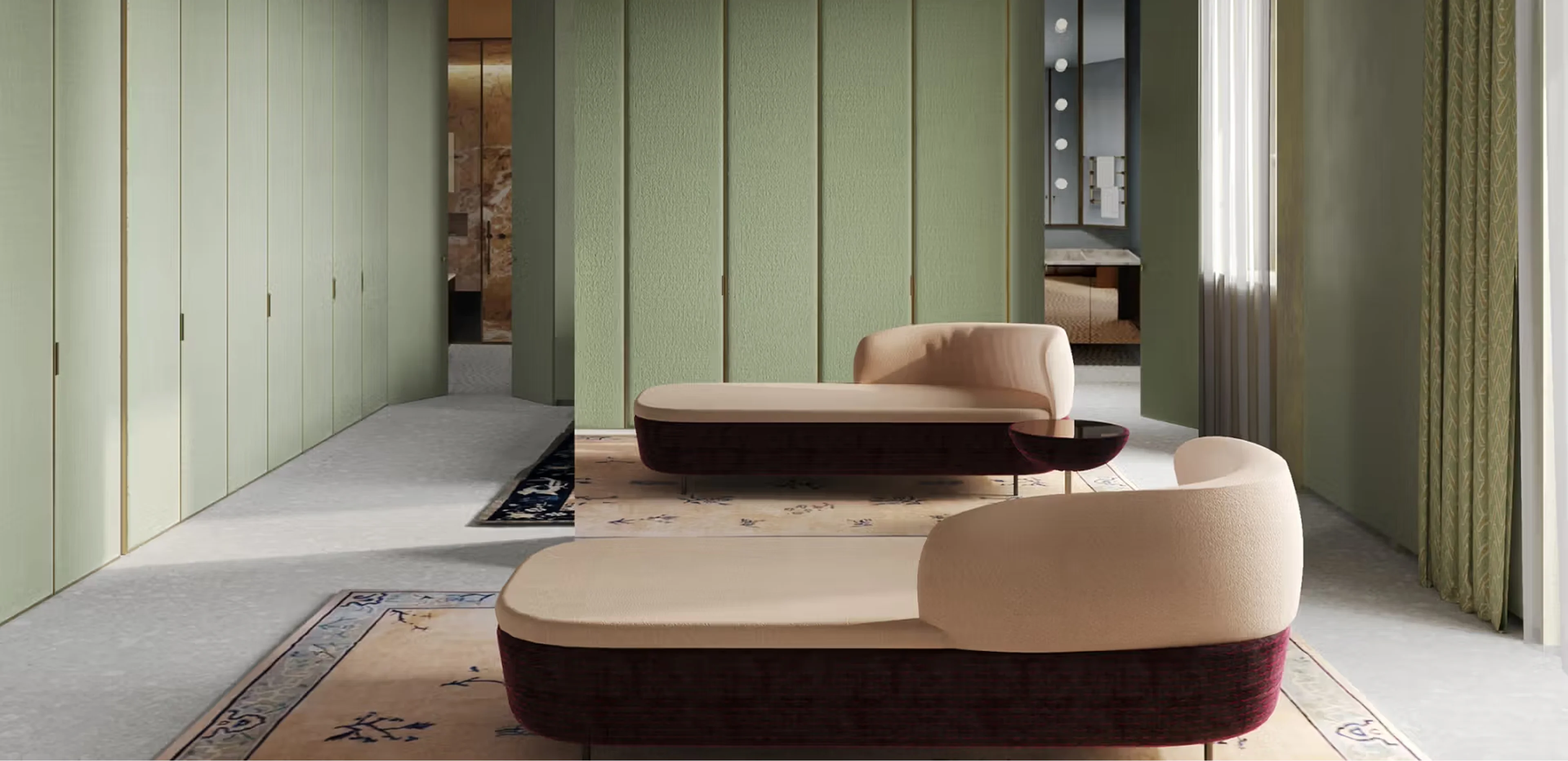 Cabina armadio di lusso con pareti in tessuto verde salvia e profili in ottone, chaise longue in bouclé beige e velluto bordeaux su tappeto orientale - dimora privata nel centro storico di Milano, progetto LC Atelier x Trapattoni Marmi