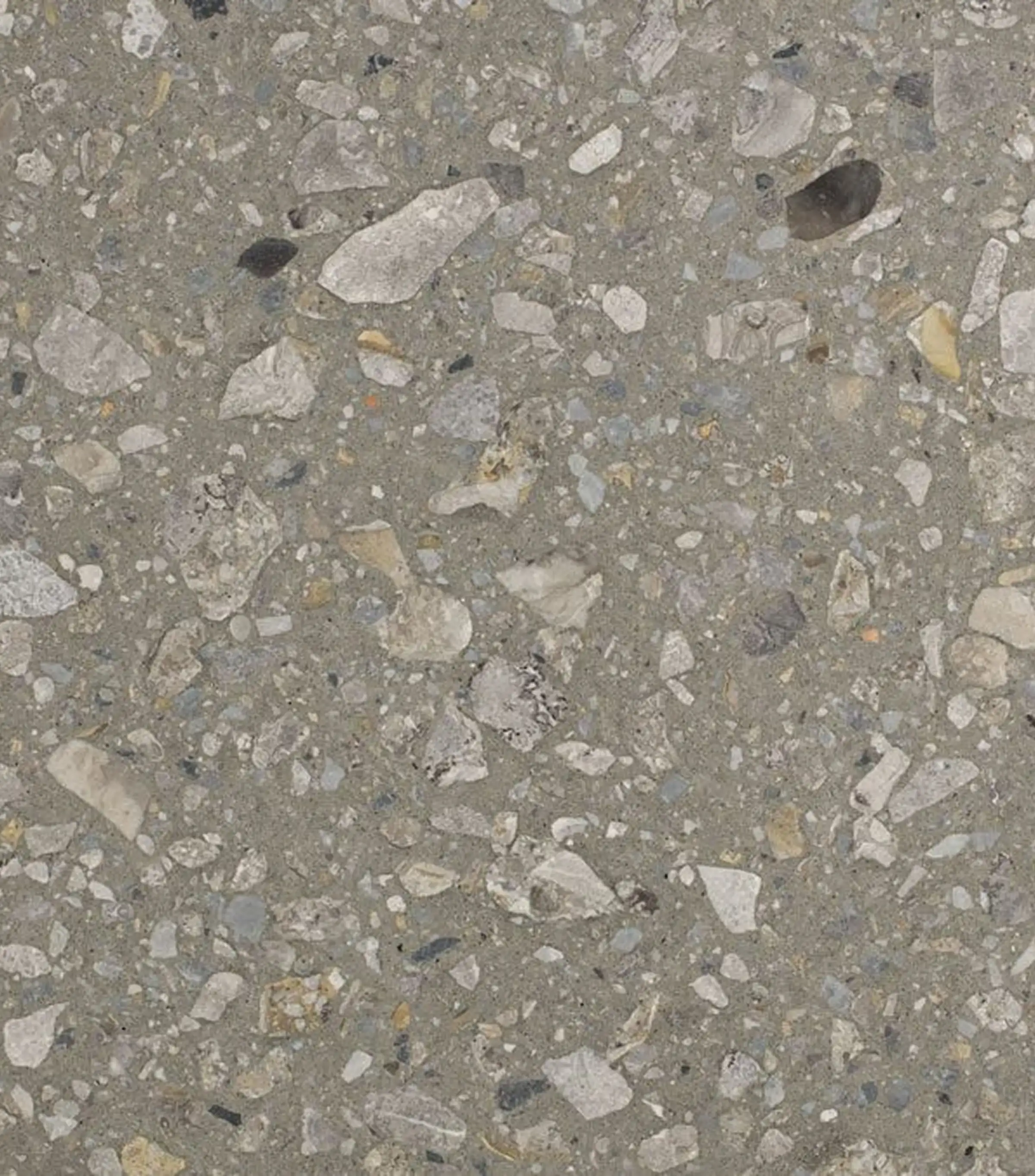 Campione di Agglotech SB130 Aggloceppo levigato - Terrazzo alla Veneziana grigio con granuli di pietra naturale di diverse dimensioni in toni neutri e antracite, materiale utilizzato per il rivestimento di facciata e gli spazi comuni della Torre Adamello a Milano, Trapattoni Marmi